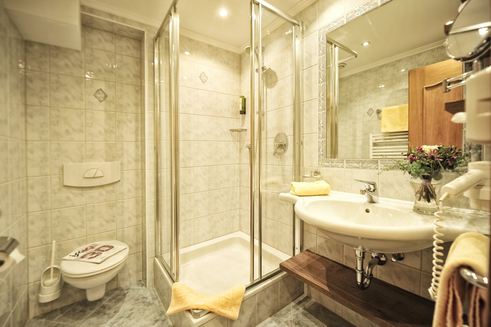 Bellevue Ischgl Doppelzimmer bathrooms