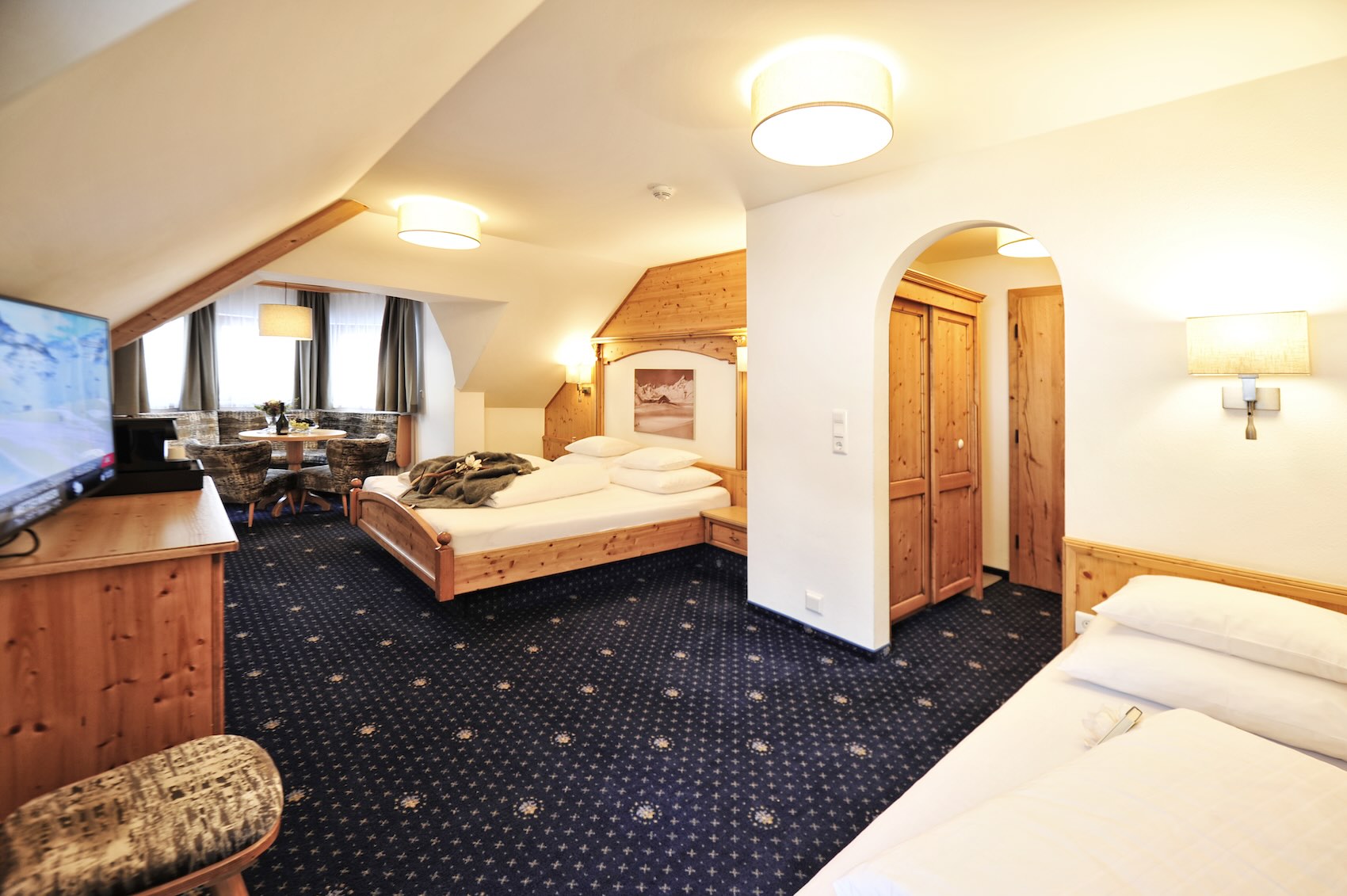 Bellevue Ischgl Dreibettzimmer Rooms Bed